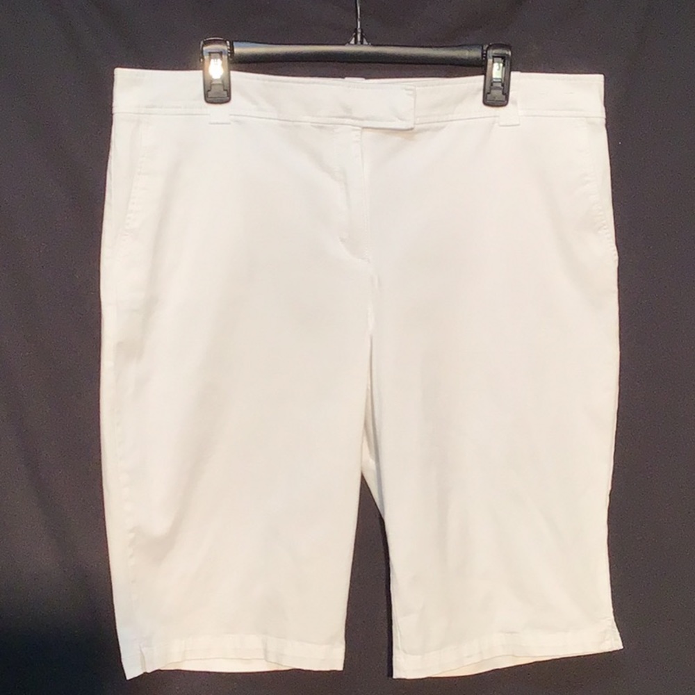 New York & company white Bermuda shorts size 14 or 16